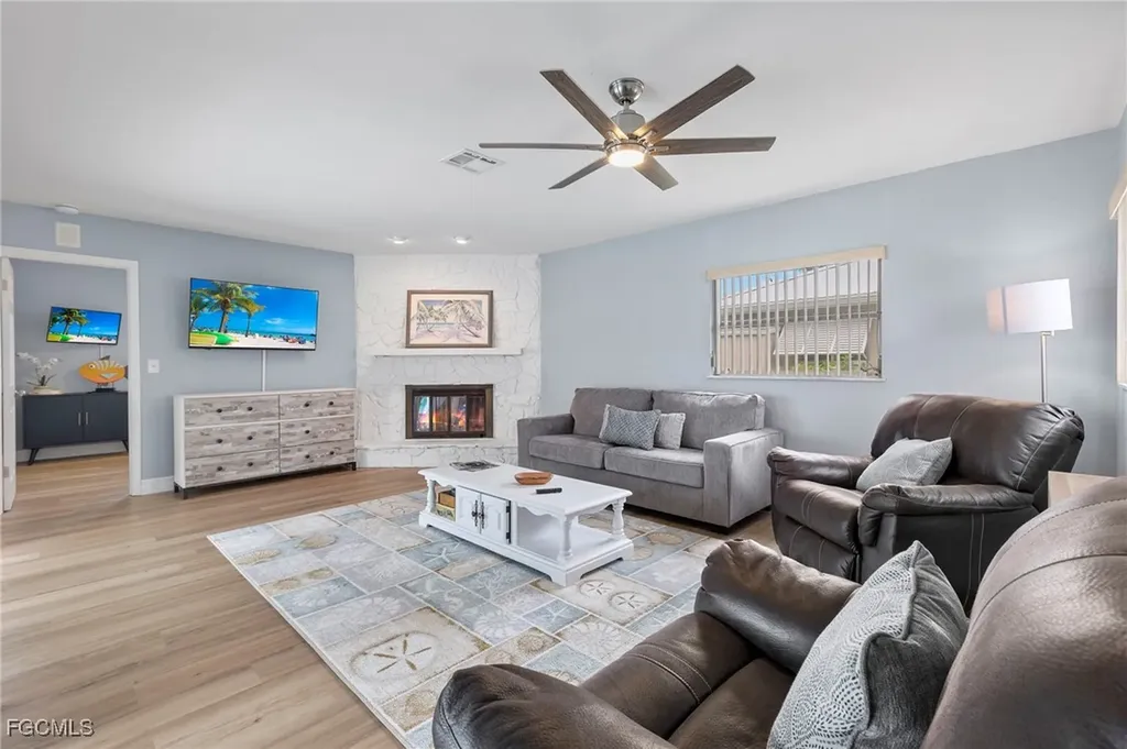 5240 SW 2nd Place Cape Coral FL 33914