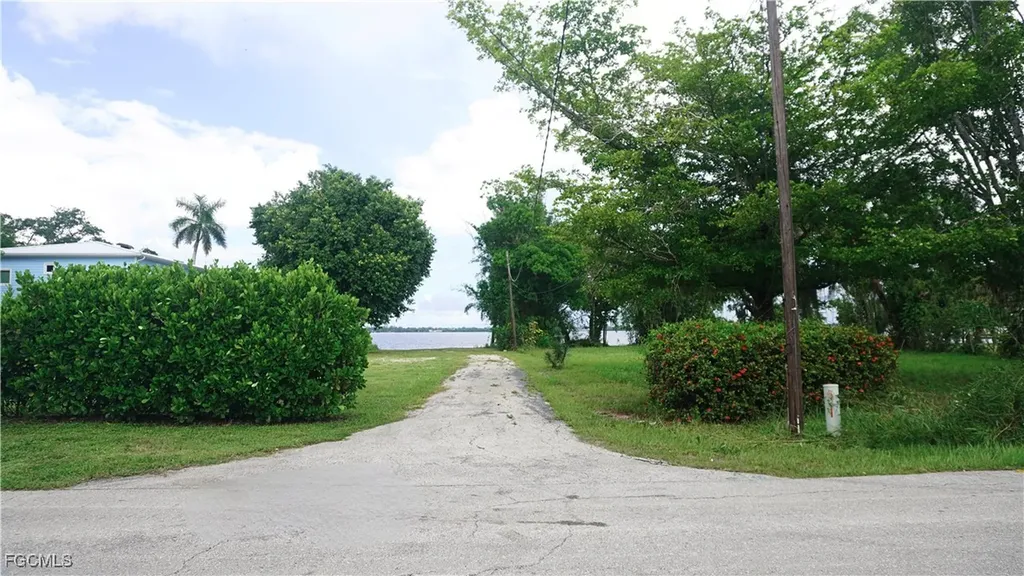 3353 E Riverside Drive Fort Myers FL 33916