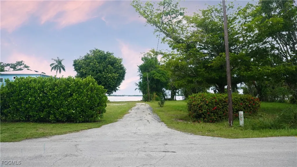 3353 E Riverside Drive Fort Myers FL 33916