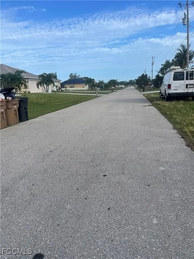2825 NE 2nd Place Cape Coral FL 33909