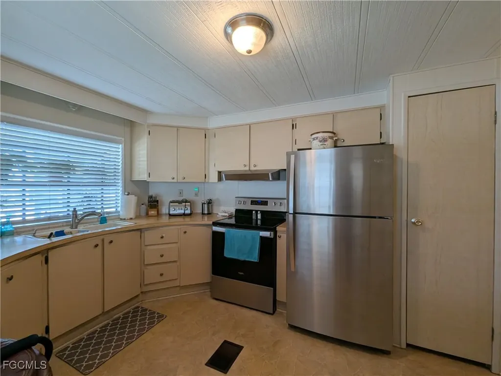 3390 Galaxy Way North Fort Myers FL 33903