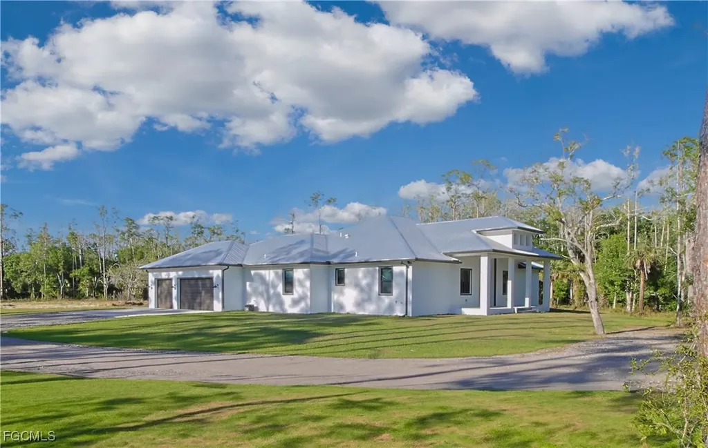 19401 Witts End Alva FL 33920