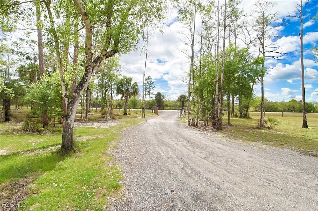 19401 Witts End Alva FL 33920