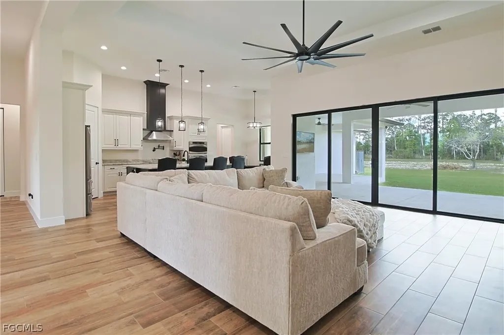 19401 Witts End Alva FL 33920