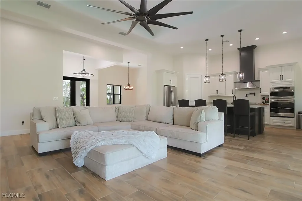 19401 Witts End Alva FL 33920