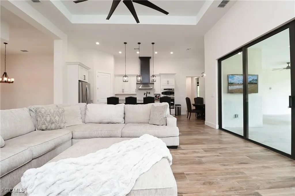 19401 Witts End Alva FL 33920