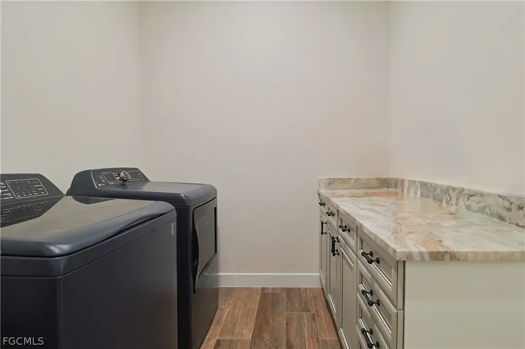 19401 Witts End Alva FL 33920