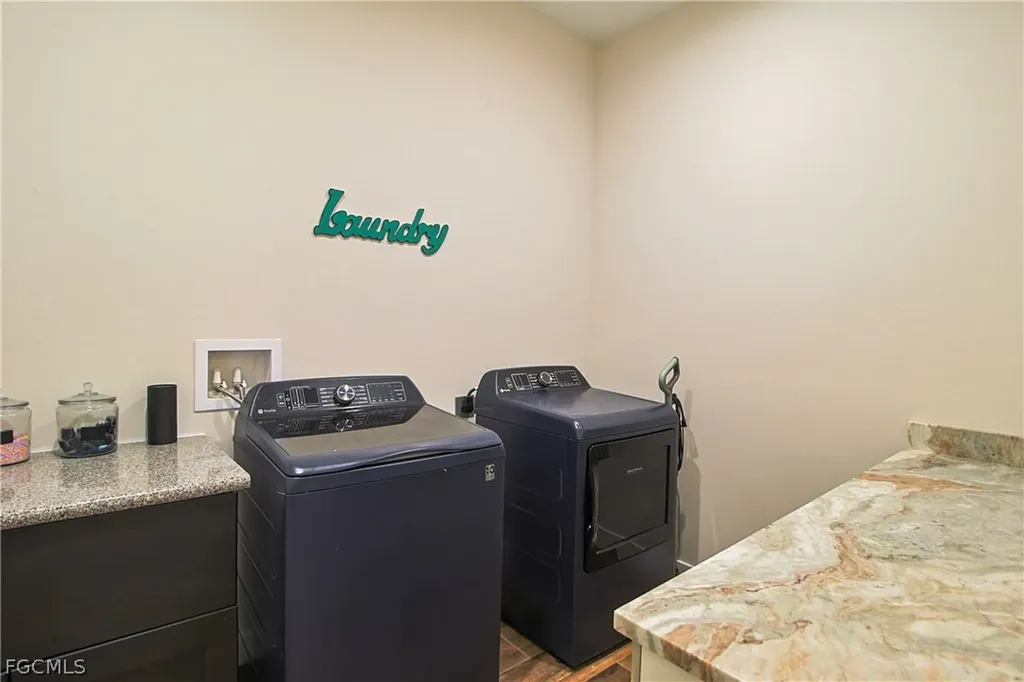 19401 Witts End Alva FL 33920