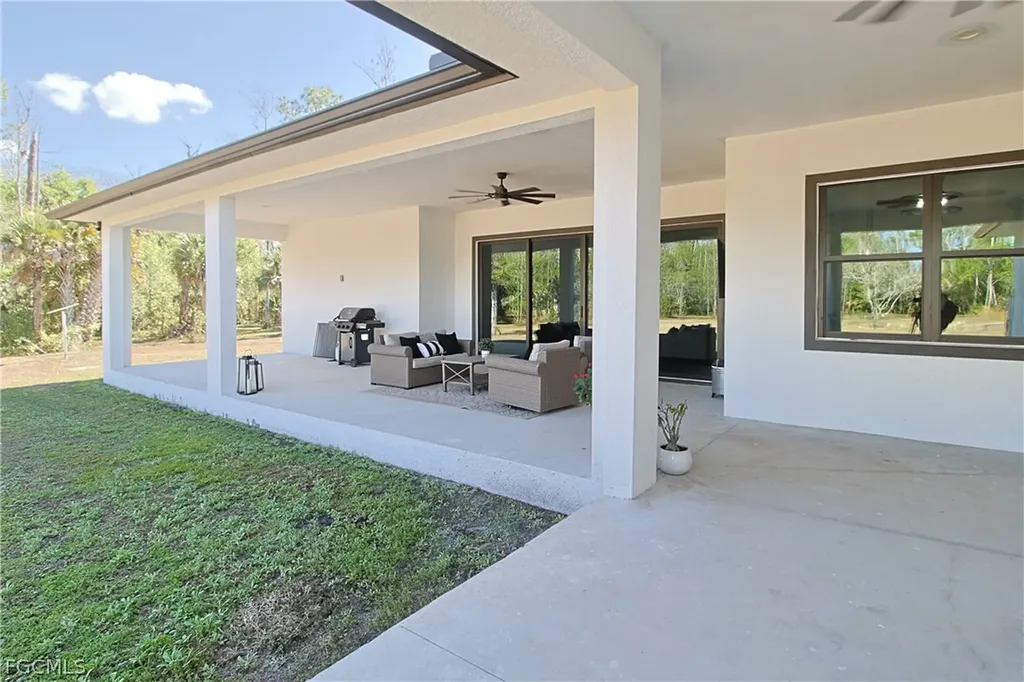 19401 Witts End Alva FL 33920