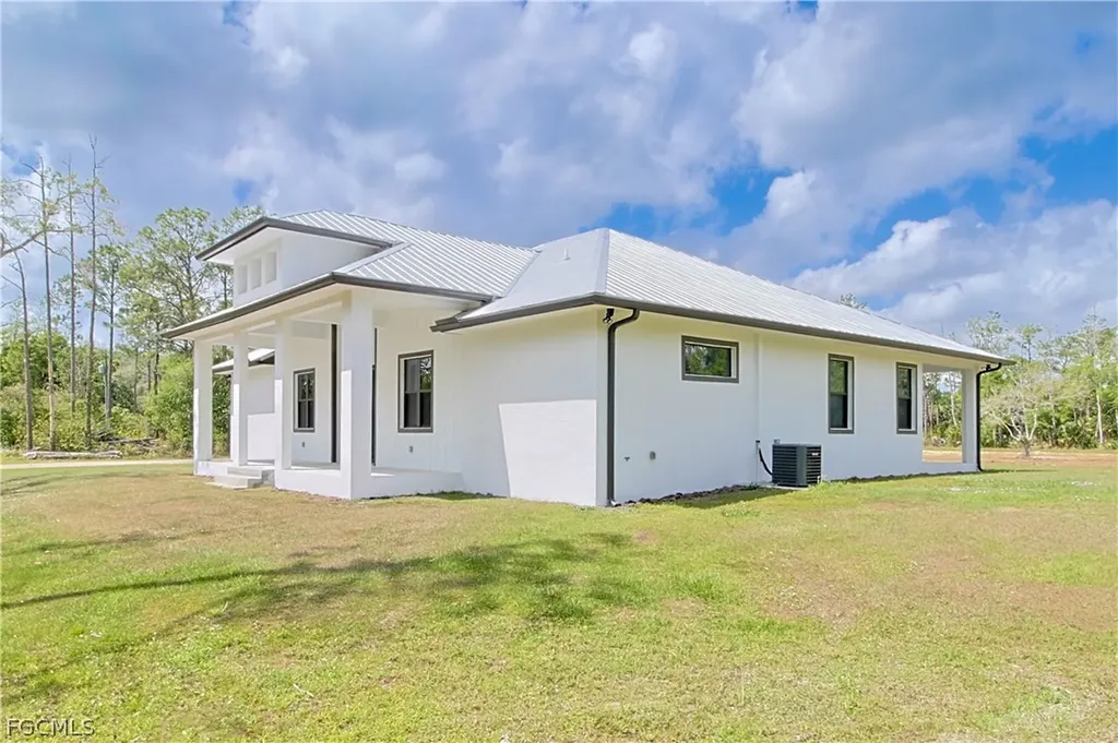 19401 Witts End Alva FL 33920