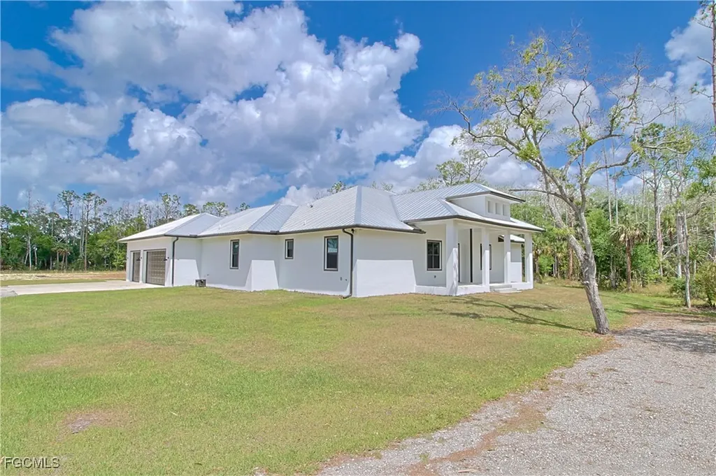 19401 Witts End Alva FL 33920