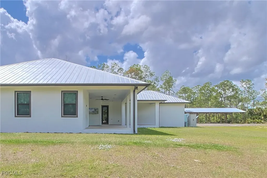 19401 Witts End Alva FL 33920