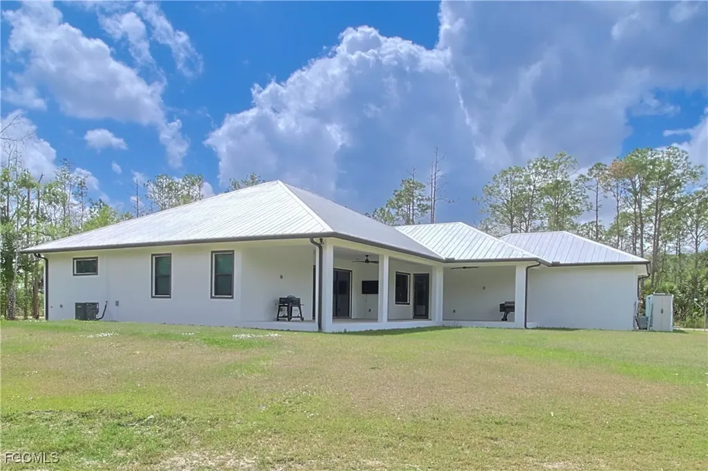 19401 Witts End Alva FL 33920