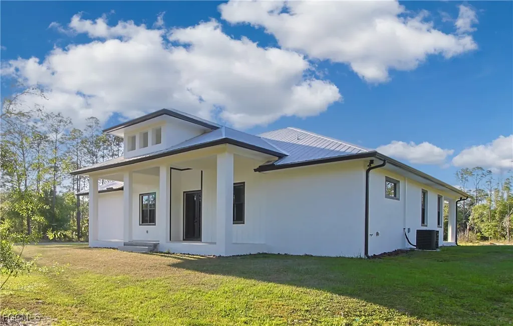 19401 Witts End Alva FL 33920