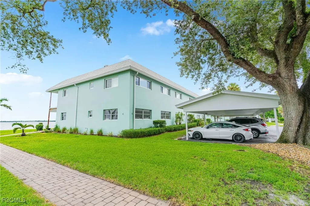 3225 E Riverside Drive Fort Myers FL 33916