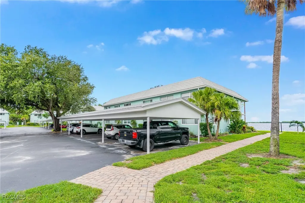 3225 E Riverside Drive Fort Myers FL 33916