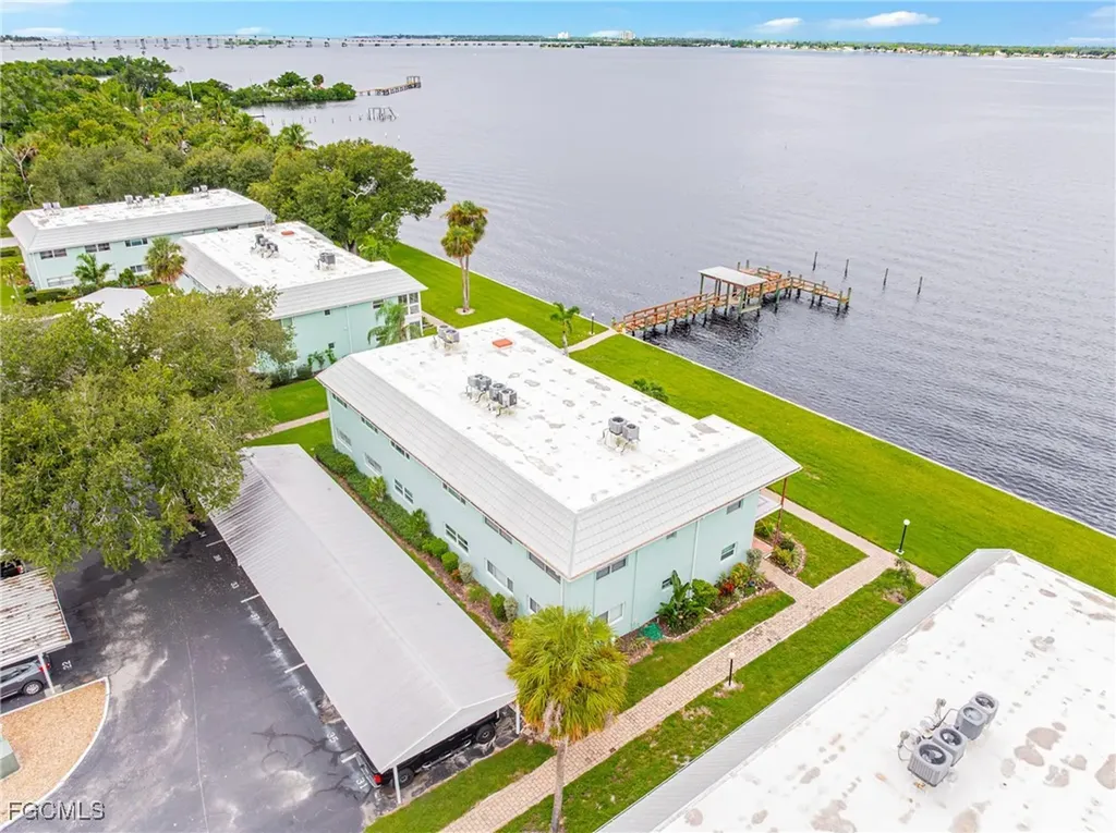 3225 E Riverside Drive Fort Myers FL 33916
