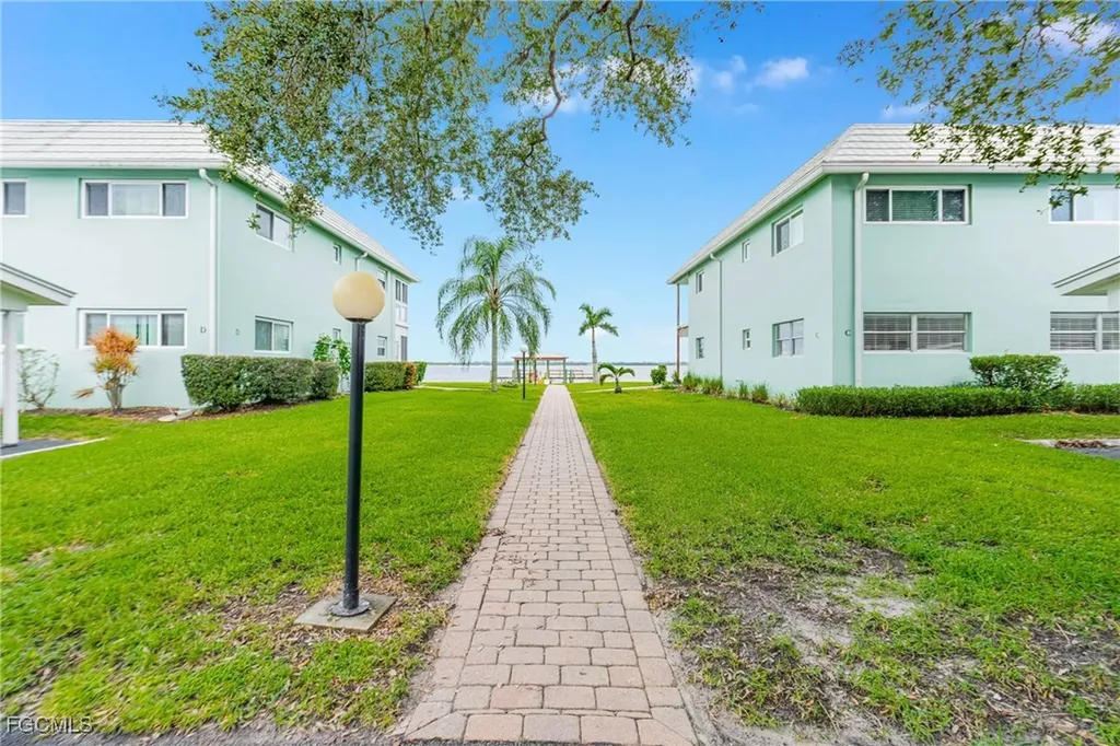 3225 E Riverside Drive Fort Myers FL 33916
