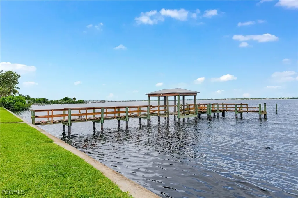 3225 E Riverside Drive Fort Myers FL 33916