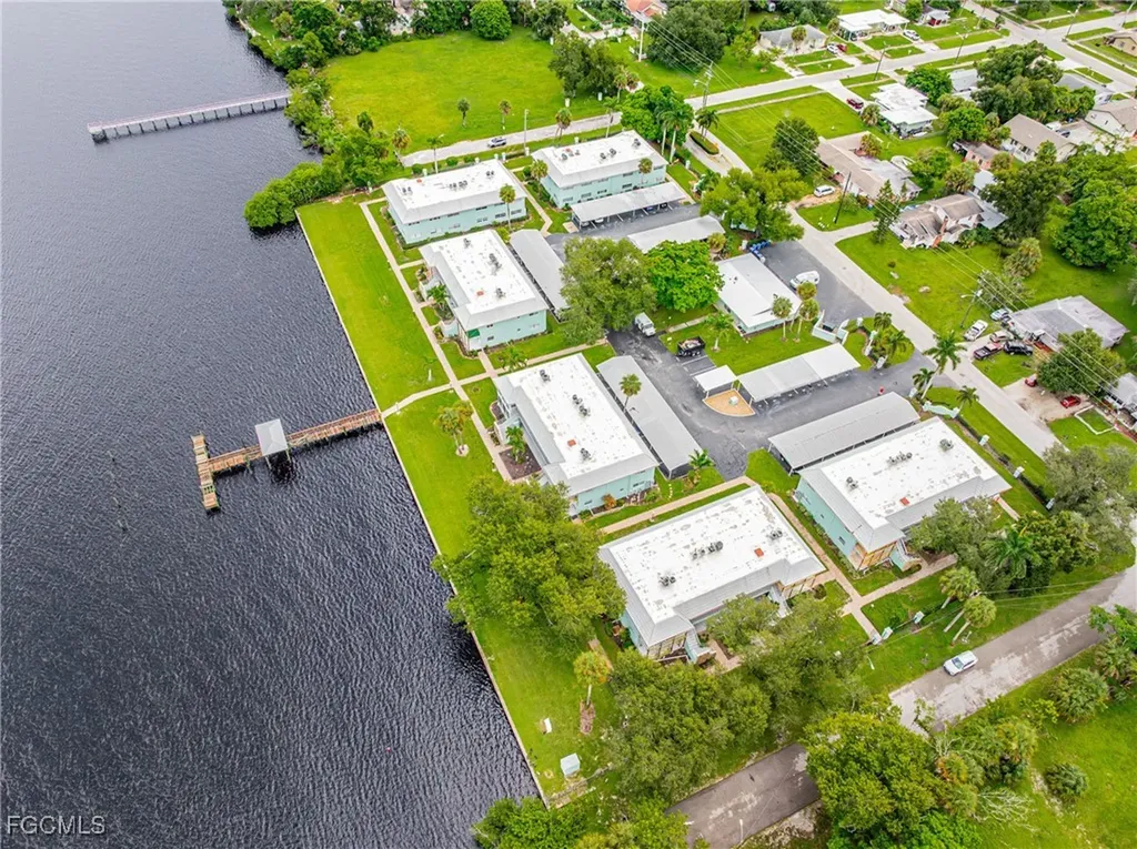 3225 E Riverside Drive Fort Myers FL 33916