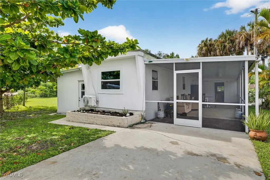 3742 Unique Circle Fort Myers FL 33908