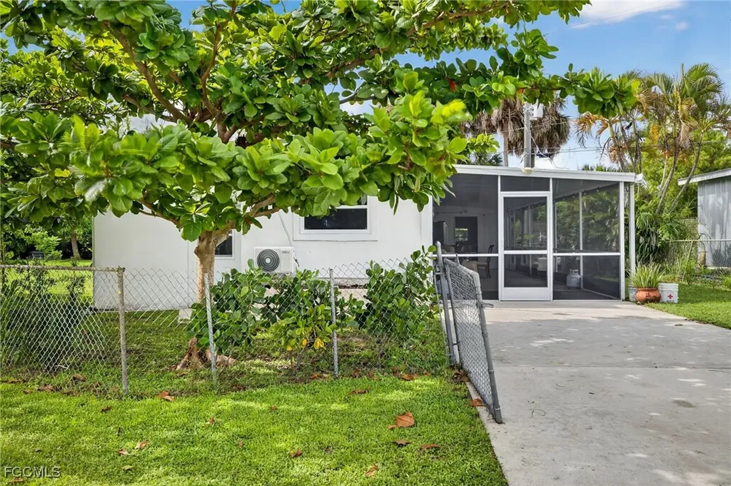 3742 Unique Circle Fort Myers FL 33908