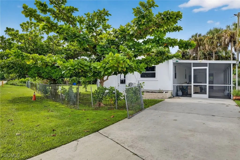 3742 Unique Circle Fort Myers FL 33908