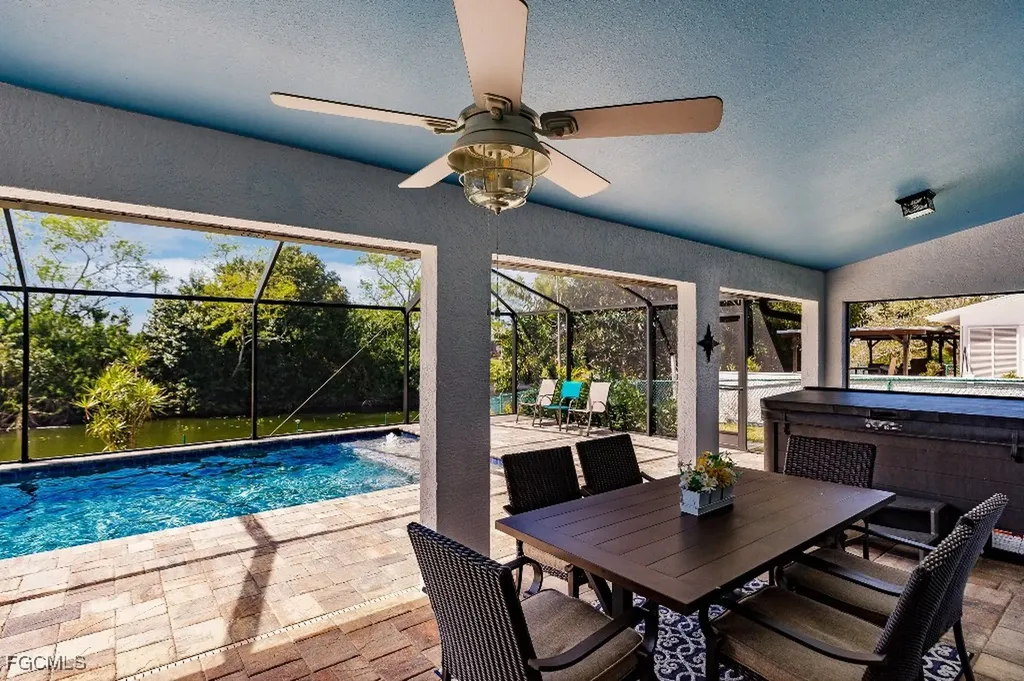 8 NE 8th Place Cape Coral FL 33909