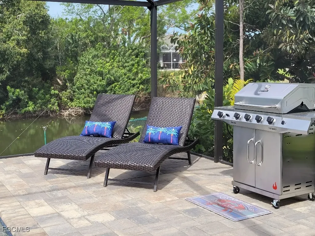 8 NE 8th Place Cape Coral FL 33909