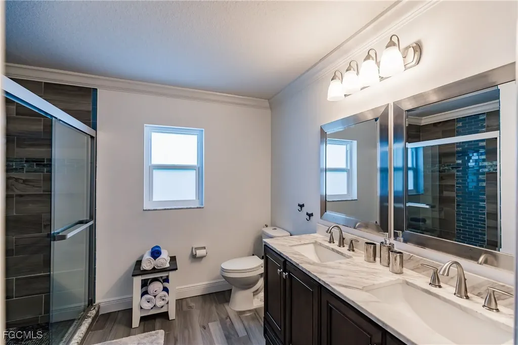 8 NE 8th Place Cape Coral FL 33909