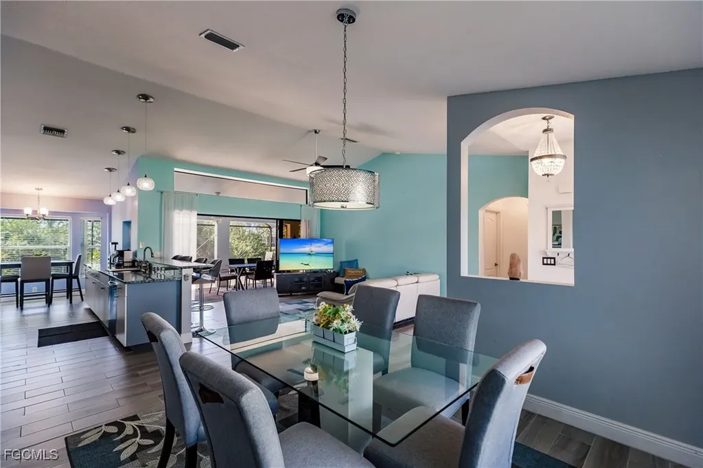 8 NE 8th Place Cape Coral FL 33909