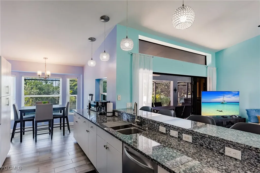 8 NE 8th Place Cape Coral FL 33909