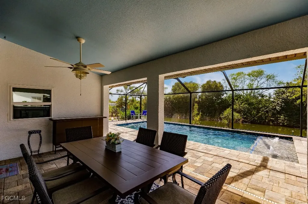 8 NE 8th Place Cape Coral FL 33909