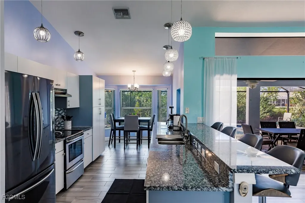 8 NE 8th Place Cape Coral FL 33909