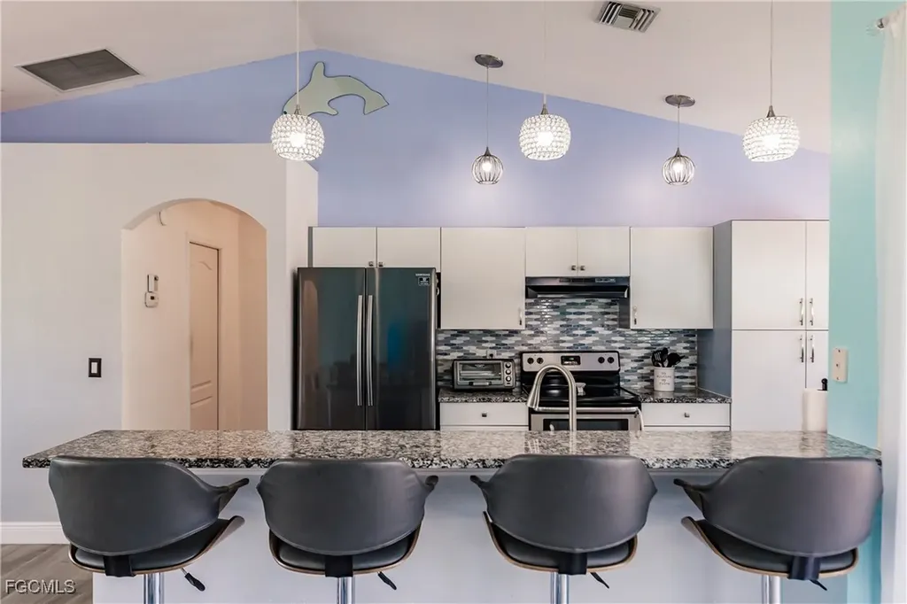 8 NE 8th Place Cape Coral FL 33909