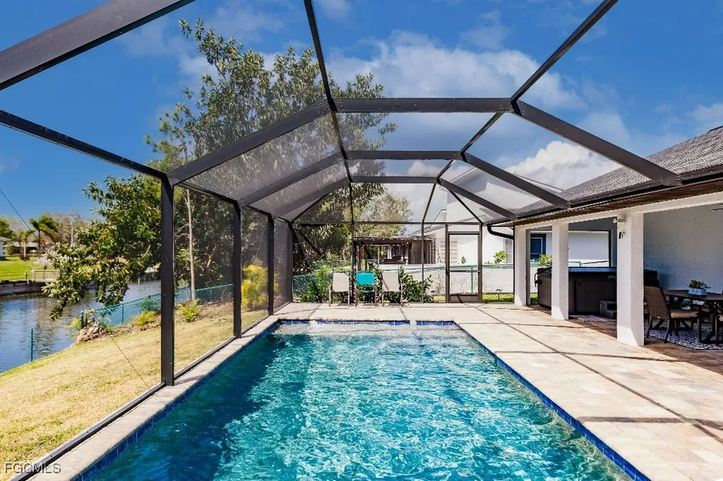 8 NE 8th Place Cape Coral FL 33909