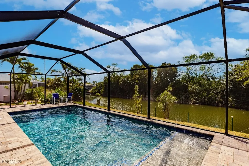 8 NE 8th Place Cape Coral FL 33909