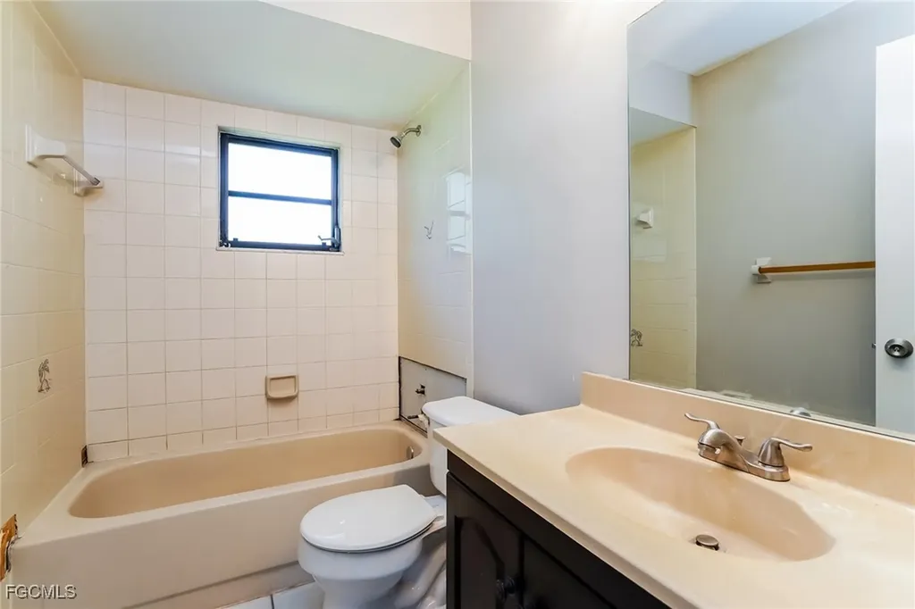 1511 SE 33rd Street Cape Coral FL 33904