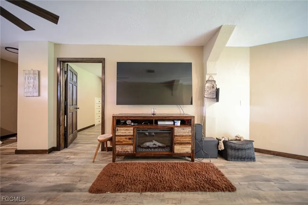 5961 Pangola Road Fort Myers FL 33905