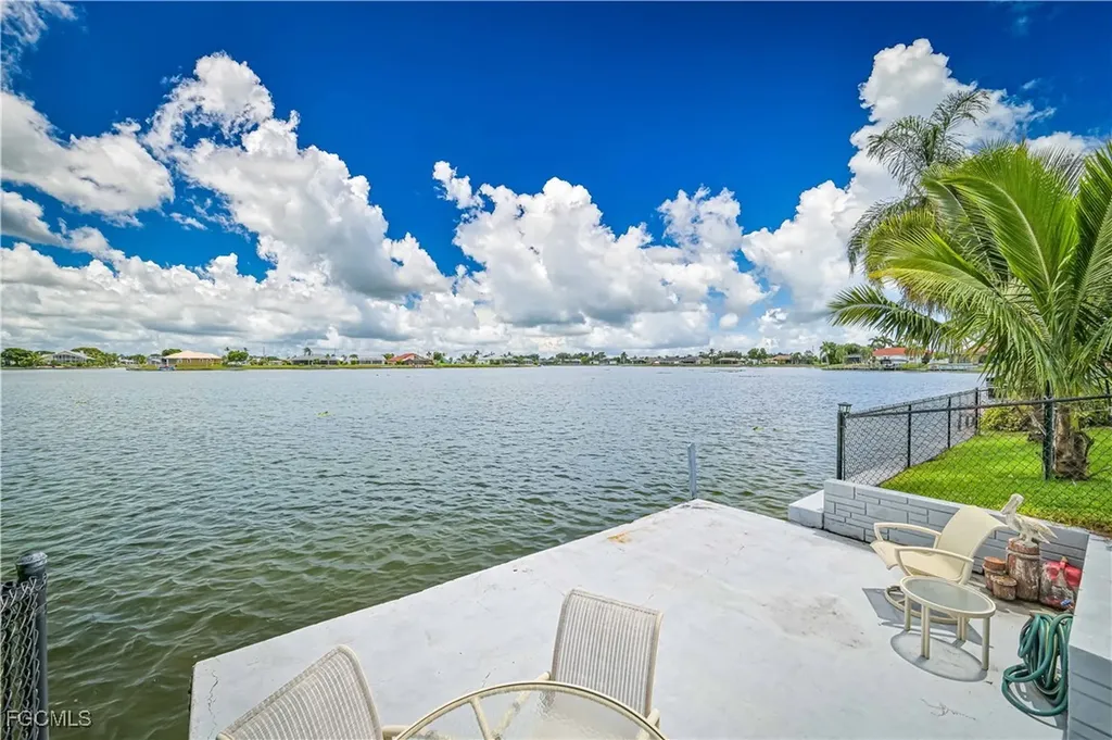 205 SE 8th Place Cape Coral FL 33990