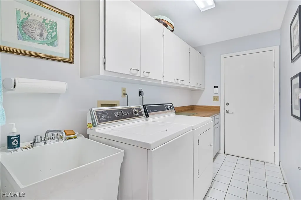 205 SE 8th Place Cape Coral FL 33990