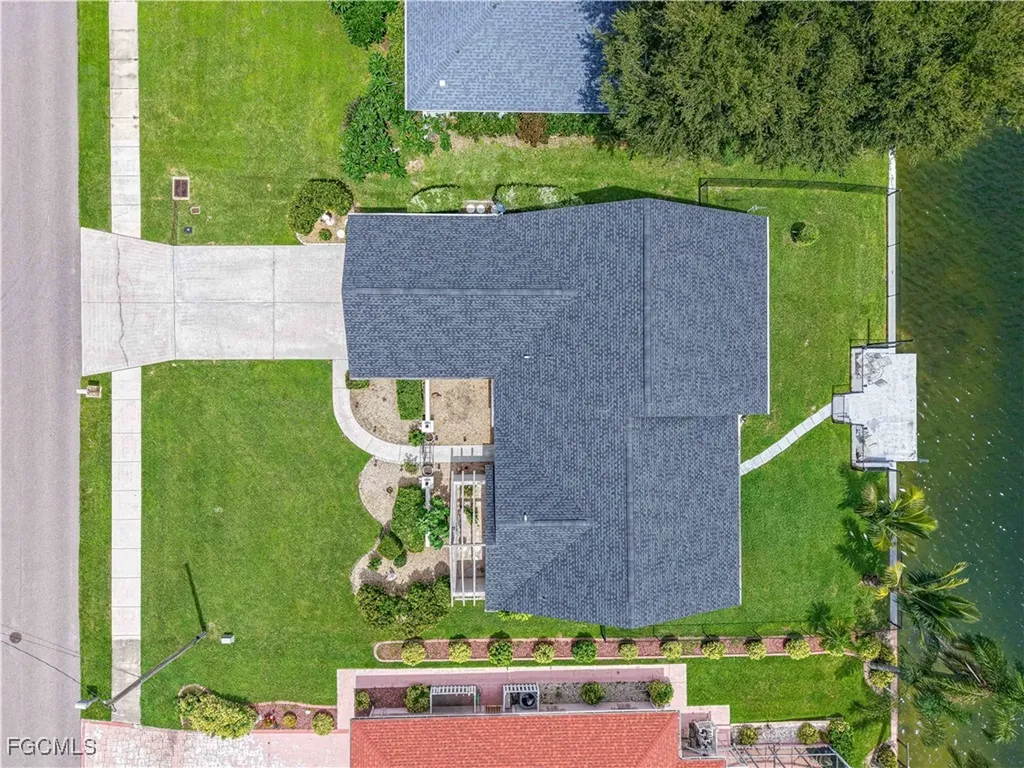 205 SE 8th Place Cape Coral FL 33990