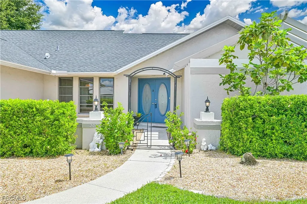 205 SE 8th Place Cape Coral FL 33990