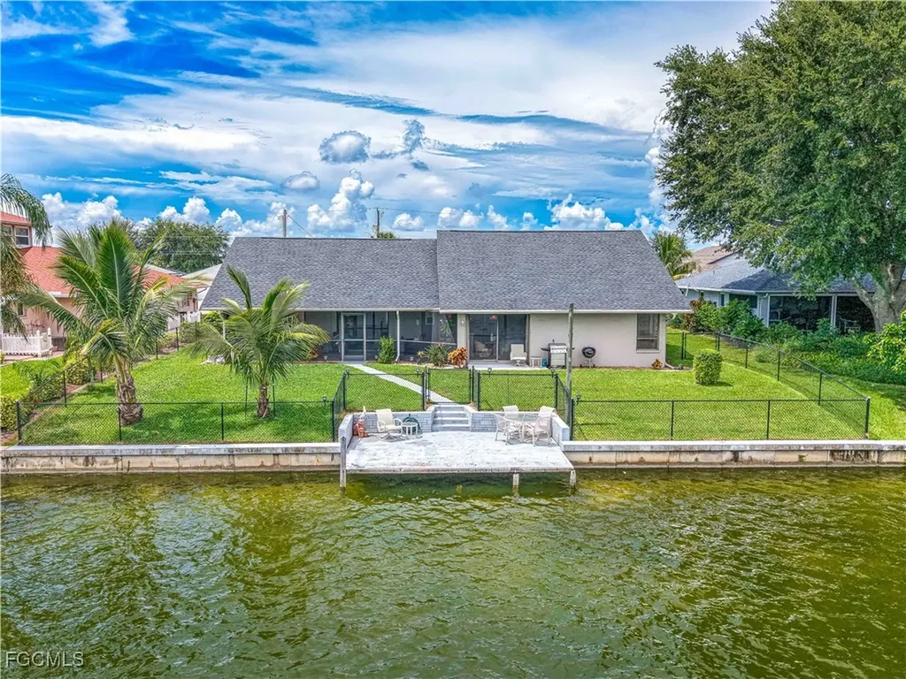 205 SE 8th Place Cape Coral FL 33990