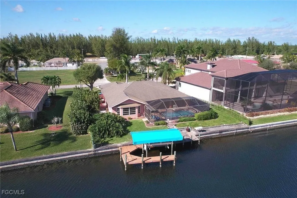 105 SW 39th Place Cape Coral FL 33991