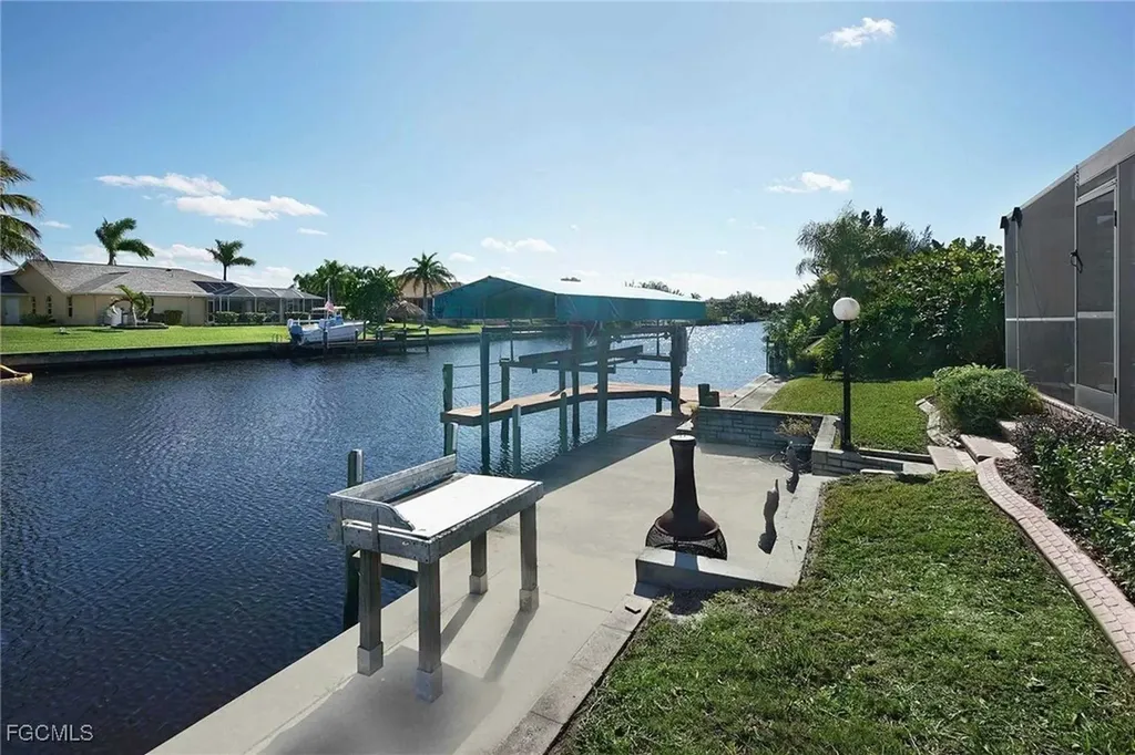 105 SW 39th Place Cape Coral FL 33991