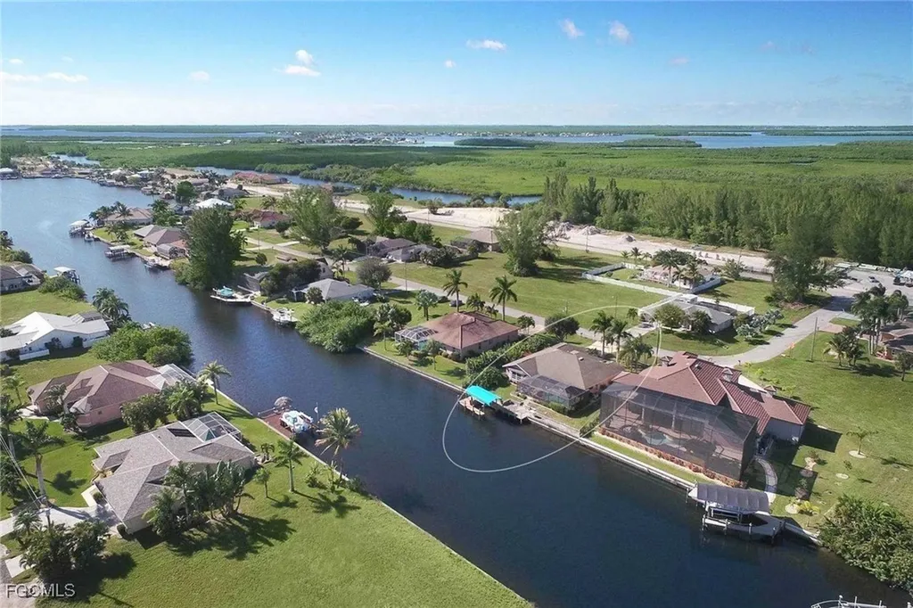 105 SW 39th Place Cape Coral FL 33991