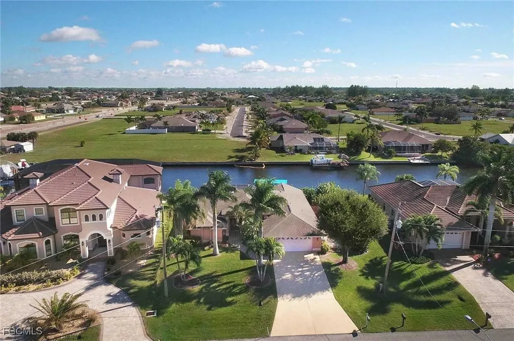 105 SW 39th Place Cape Coral FL 33991