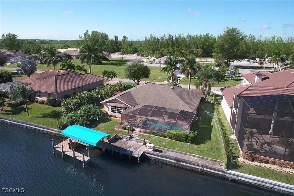 105 SW 39th Place Cape Coral FL 33991