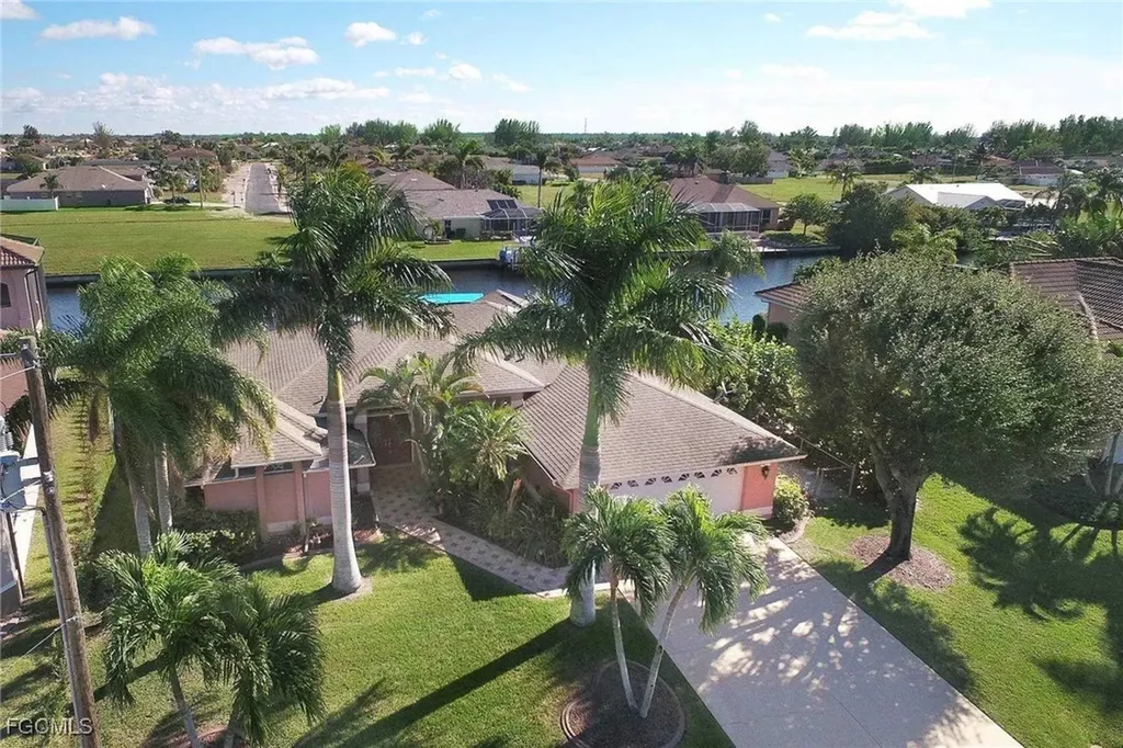 105 SW 39th Place Cape Coral FL 33991